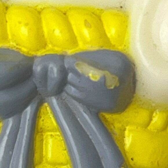 Vintage EU Rabbit Easter Basket Cute Silly Pin Brooch Plastic Acrylic Festive - Picture 4 of 4